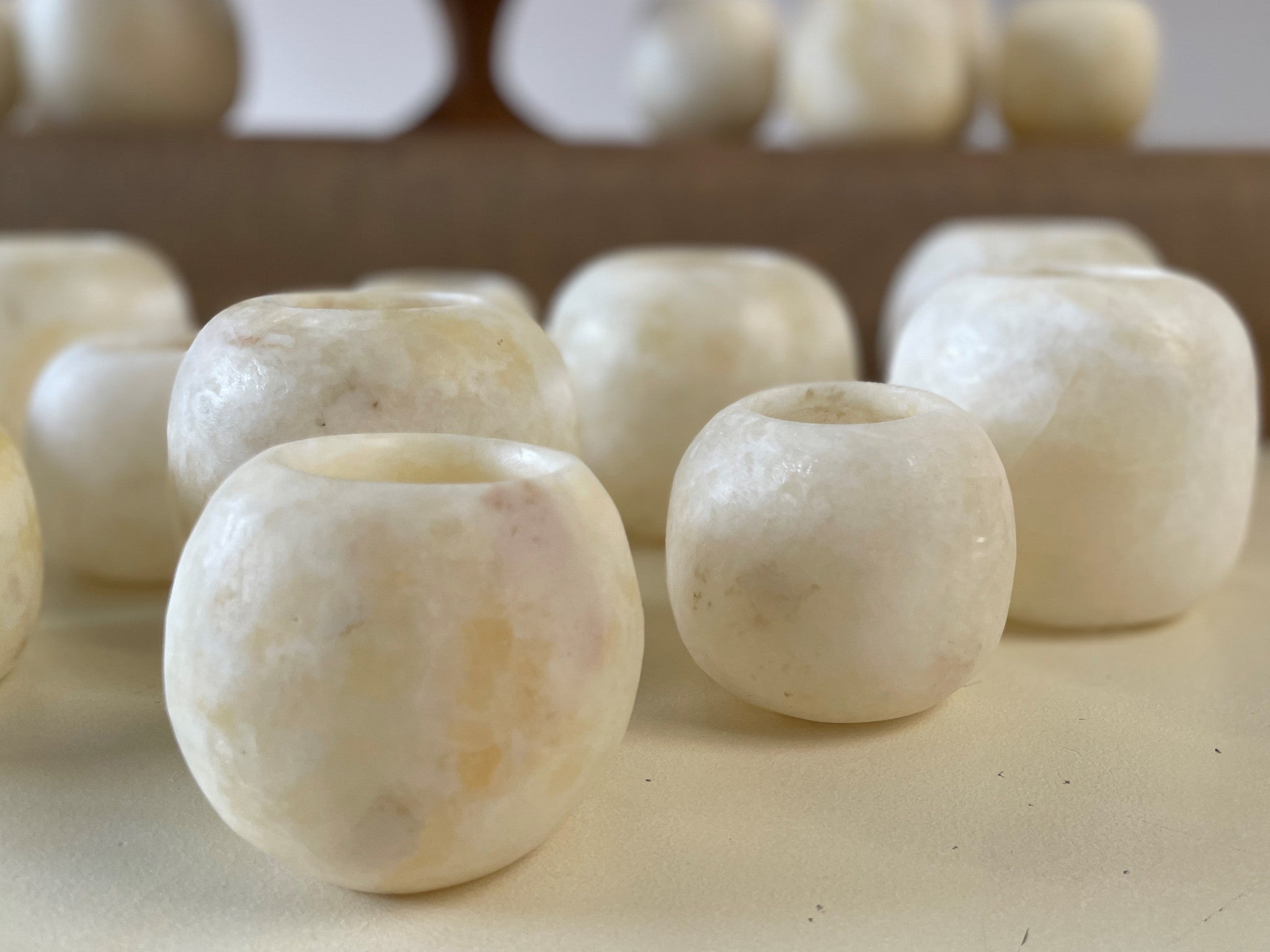 Tealight holder Alabaster Butter L
