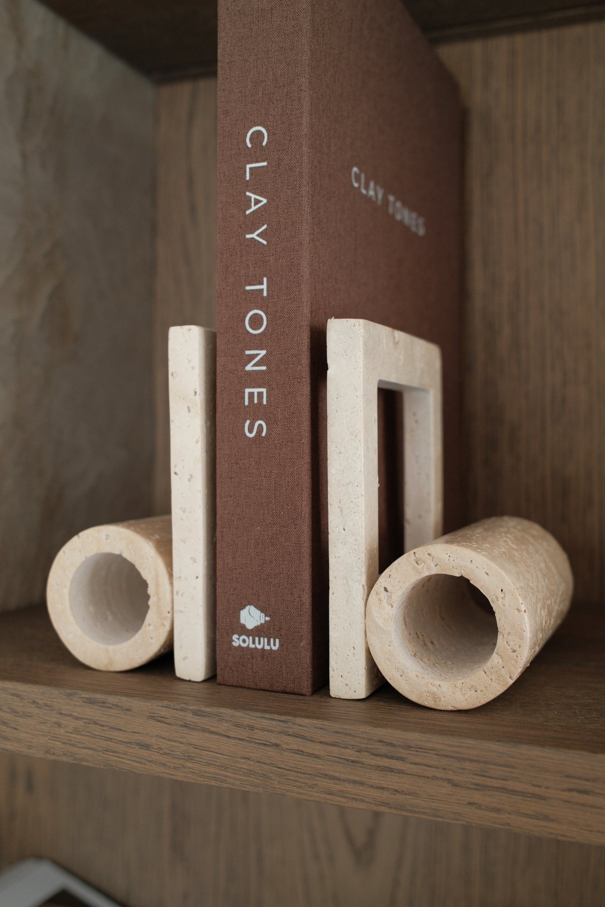 Boekenstandaard Ravello Travertine