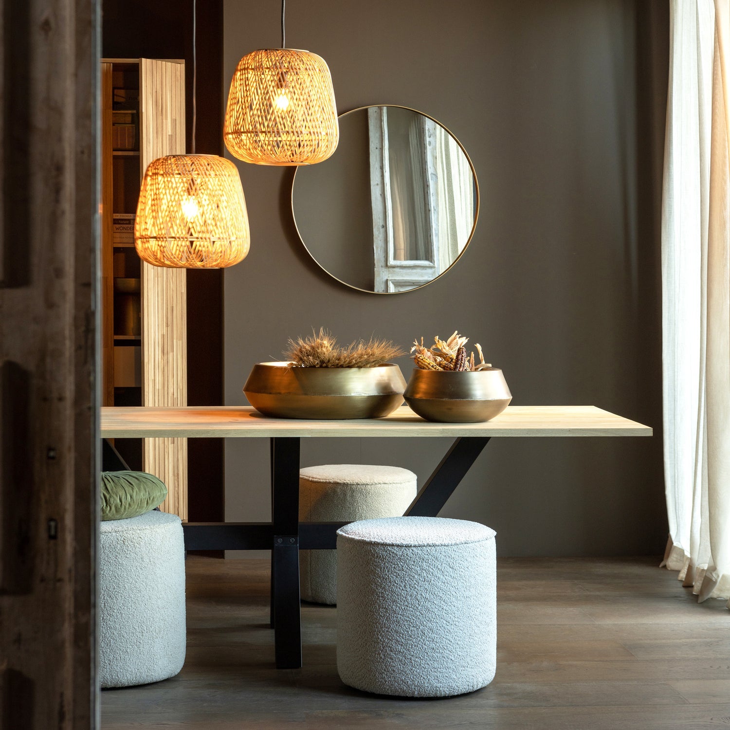 Sara poef hoog bouclé crème 46xø46