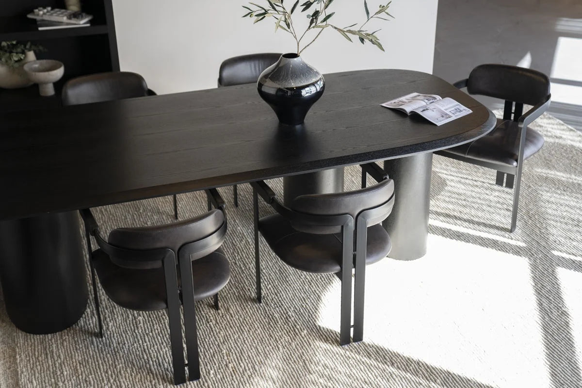 Walter dining table
