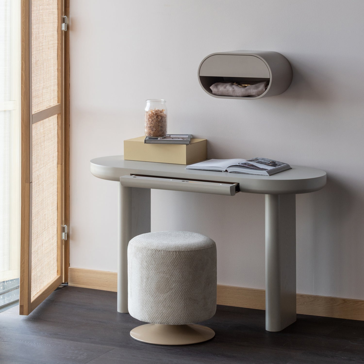 Islen poef met draaivoet bouclé beige