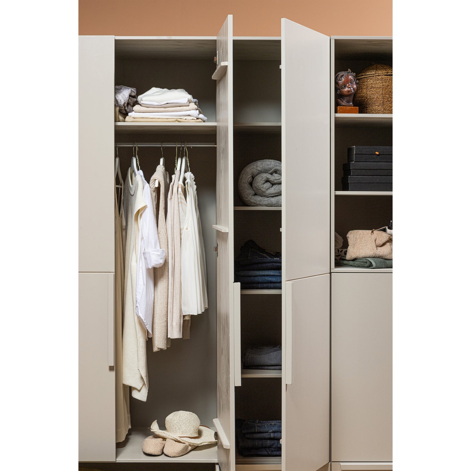 Pure wall/shelf unit - 3 doors