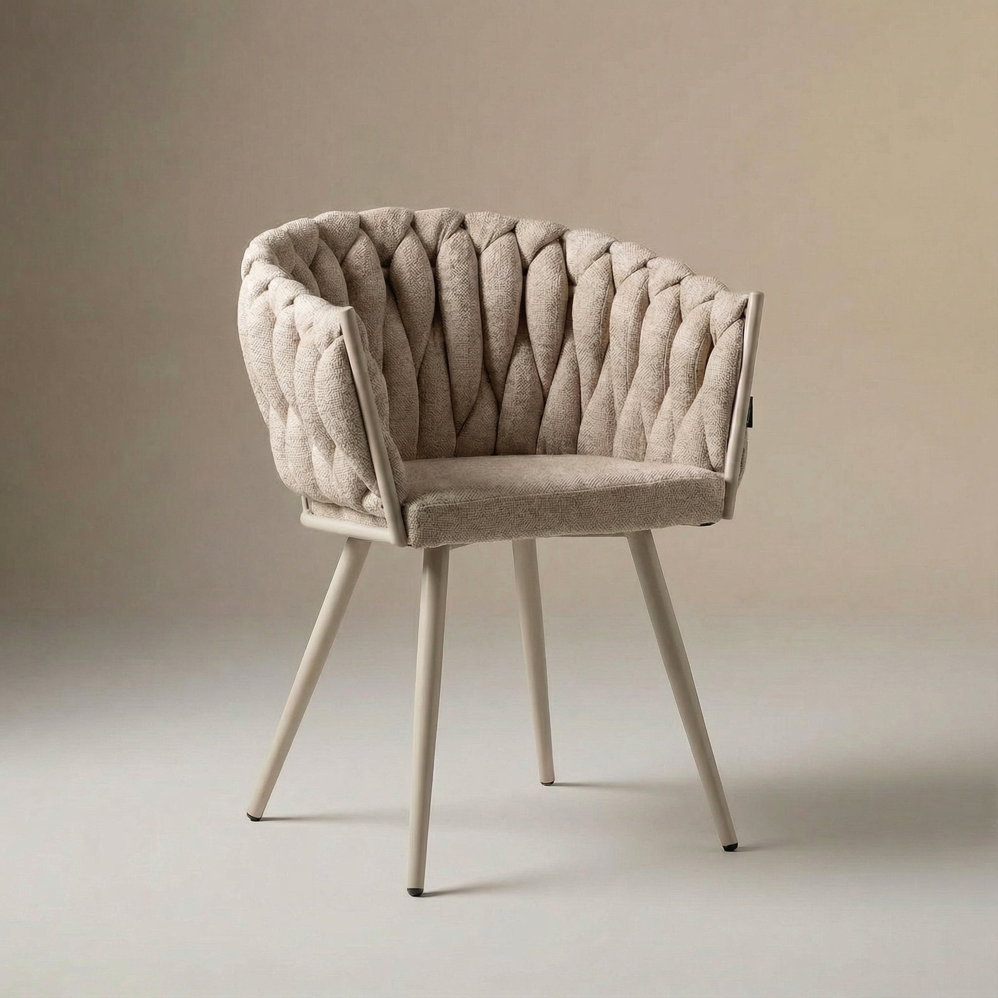 Beige eetkamerstoel met beige poten