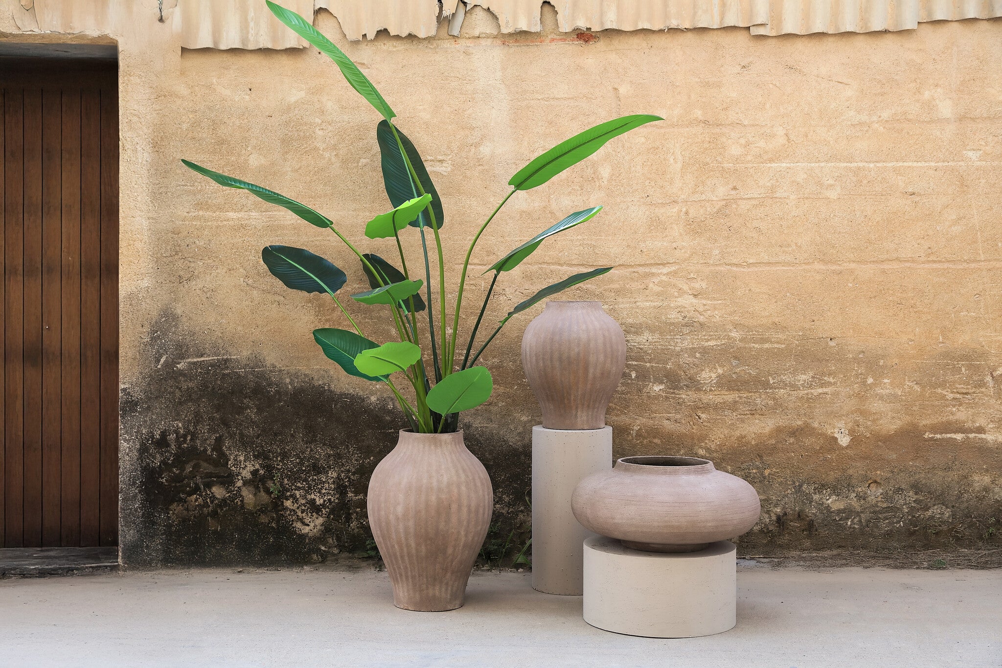 Morisa Brown Fiber Cement Big Round Pot Low