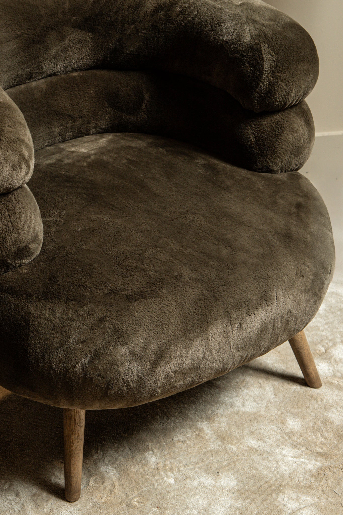 Fauteuil Nelly Dark Brown Fabric Fur