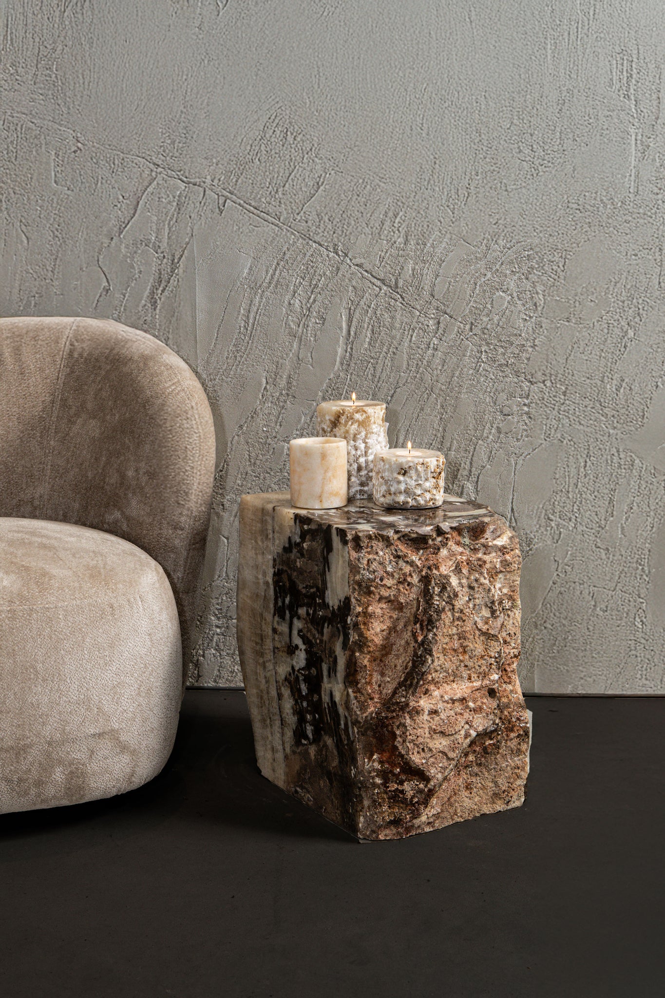 Keydan Natural Onyx Lapis Pedestal With Rough Side