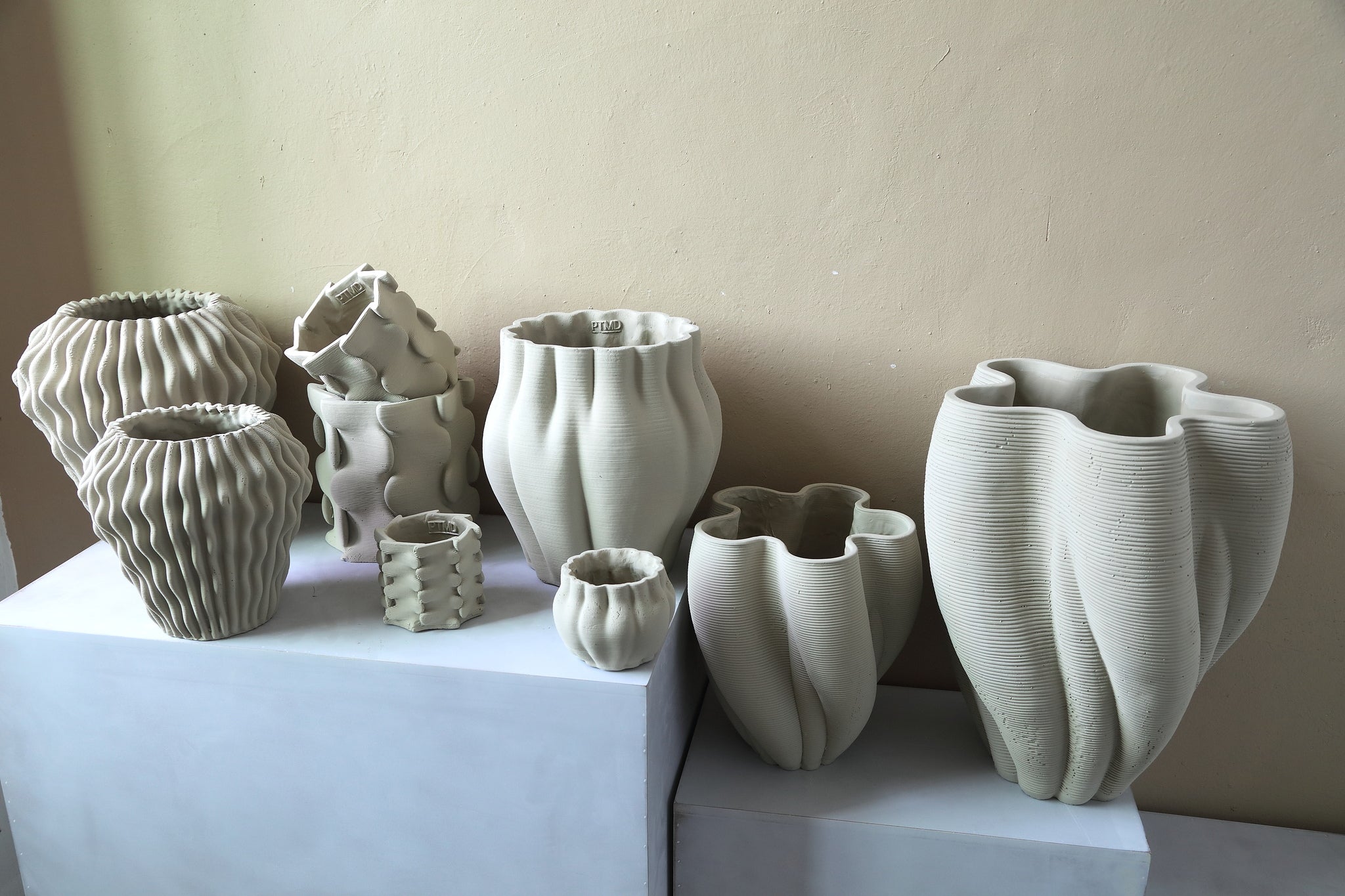 Hastin Beige Cement Wavy Ribbed Vase 3D Look L