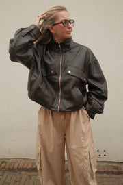 Jas Jaeli bruin
