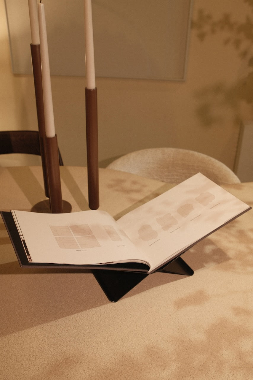 Brook book stand lying down