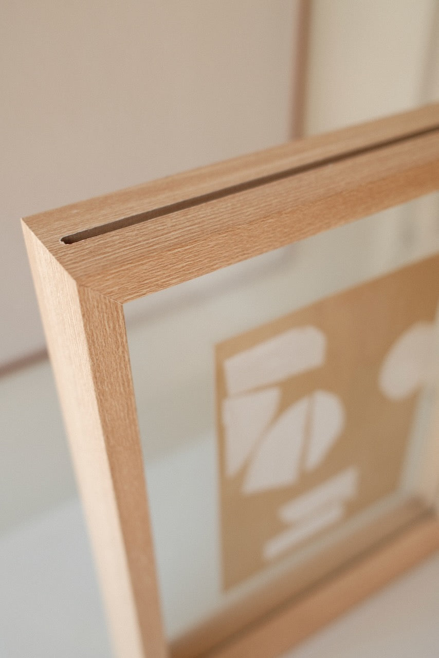 Floating Aesthetic M photo frame, natural