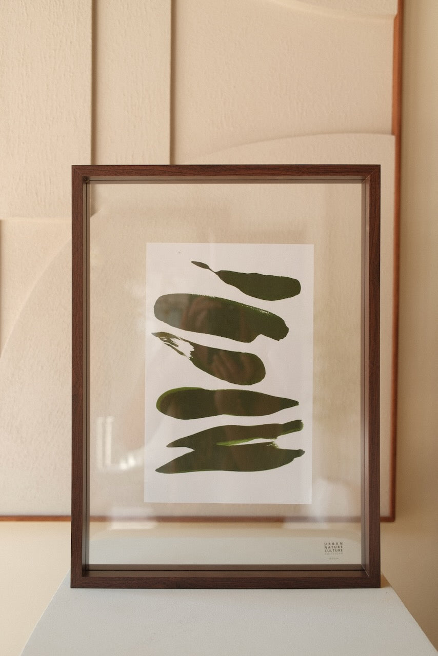 Floating walnut photo frame L