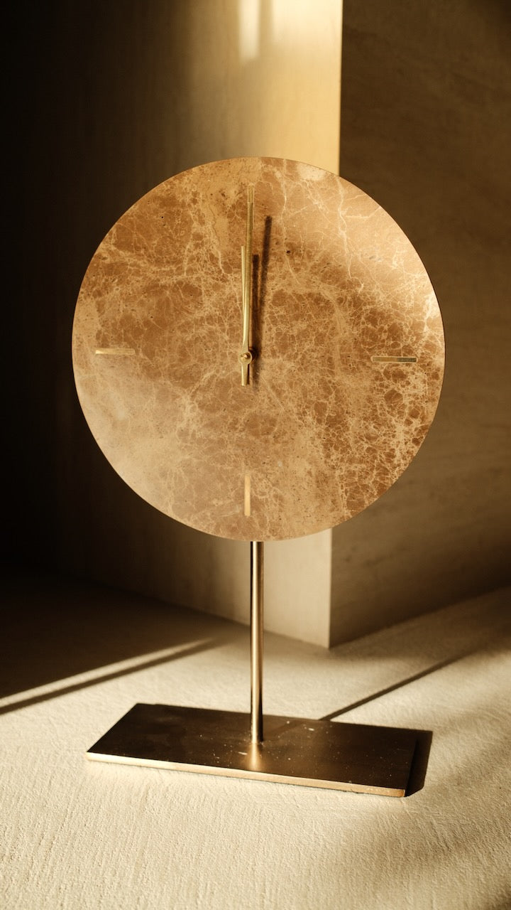 Klok op voet 25,5x10x42,5 cm MORENO marmer bruin