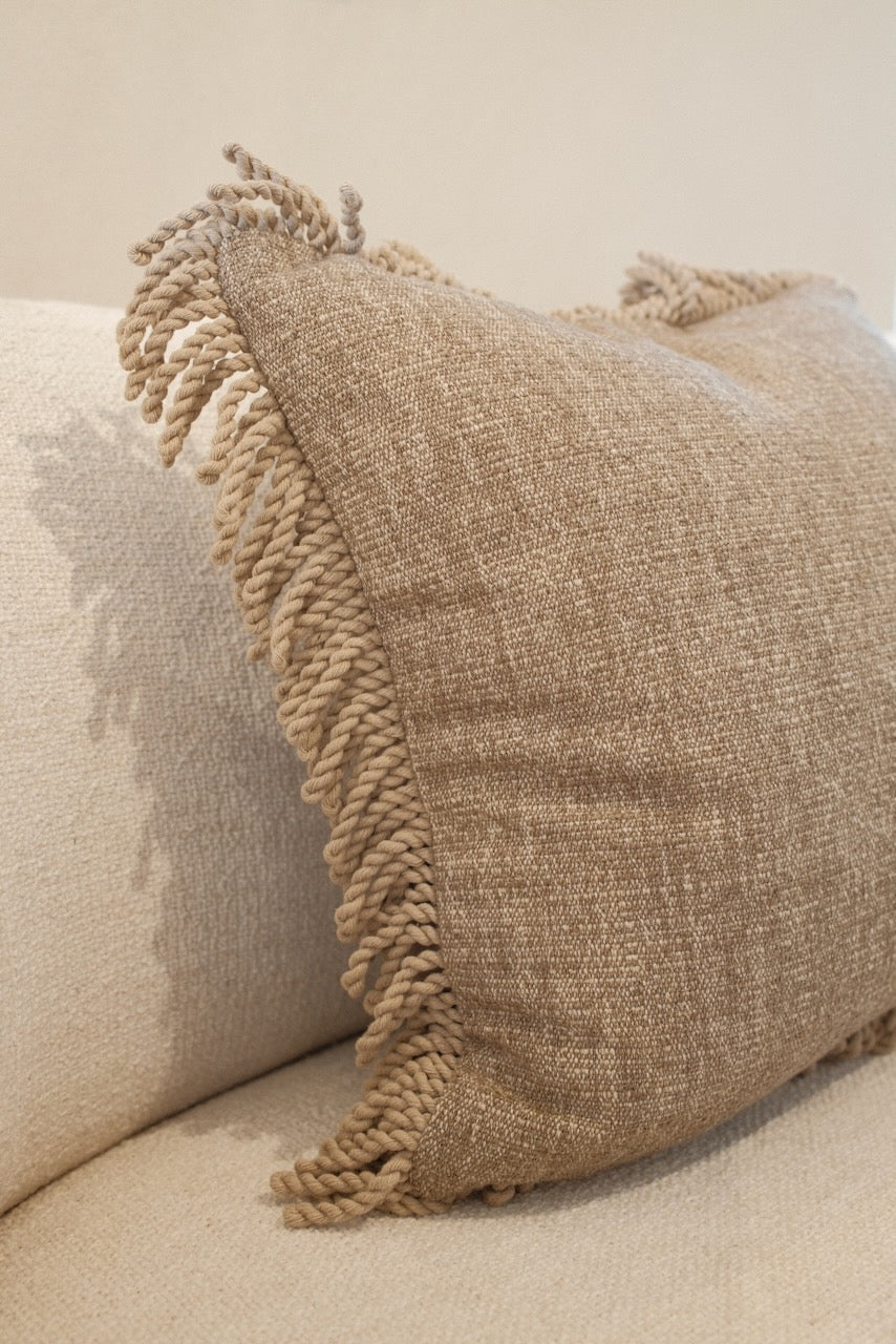 Kussen Subala Licht bruin + Bullion Fringe linnen 45 x 45 cm