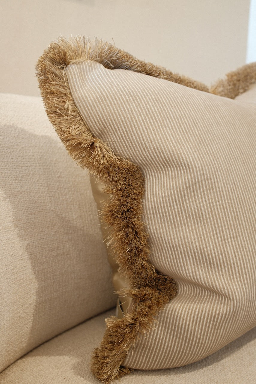 Kussen Felix Sand + Fringe Gold 50 x 50 cm