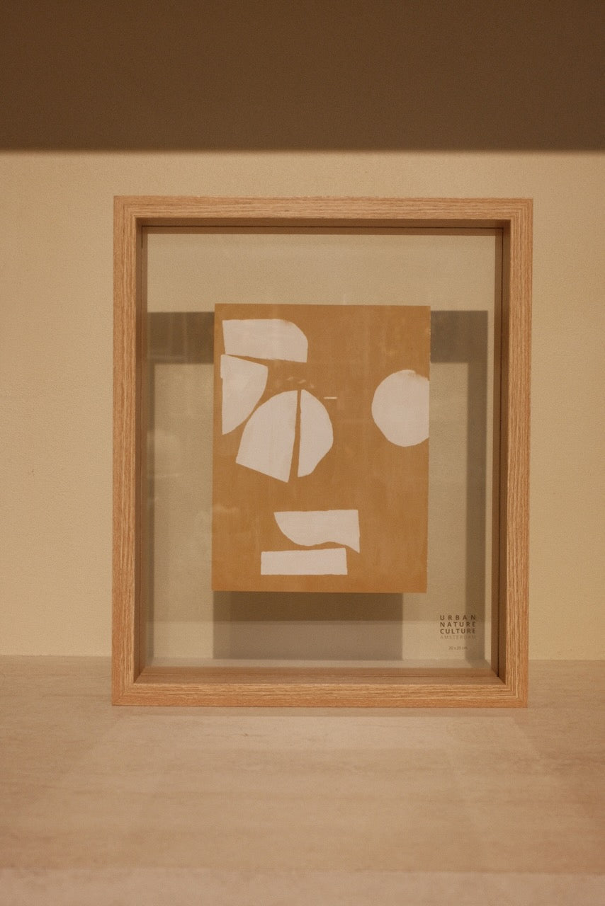 Floating Aesthetic M photo frame, natural