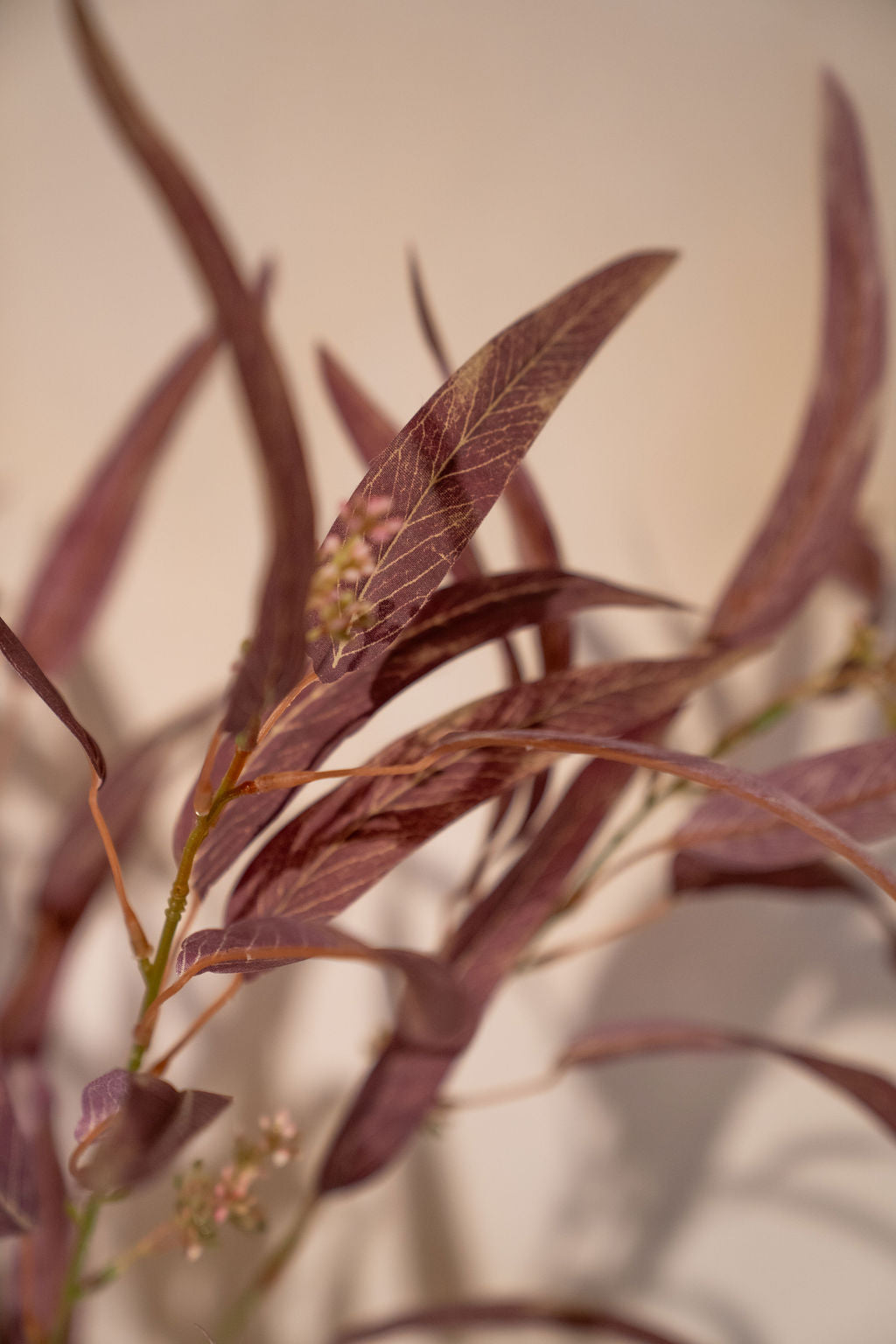 Kunsttak Eucalyptus fijn w/roze berry burg lvs