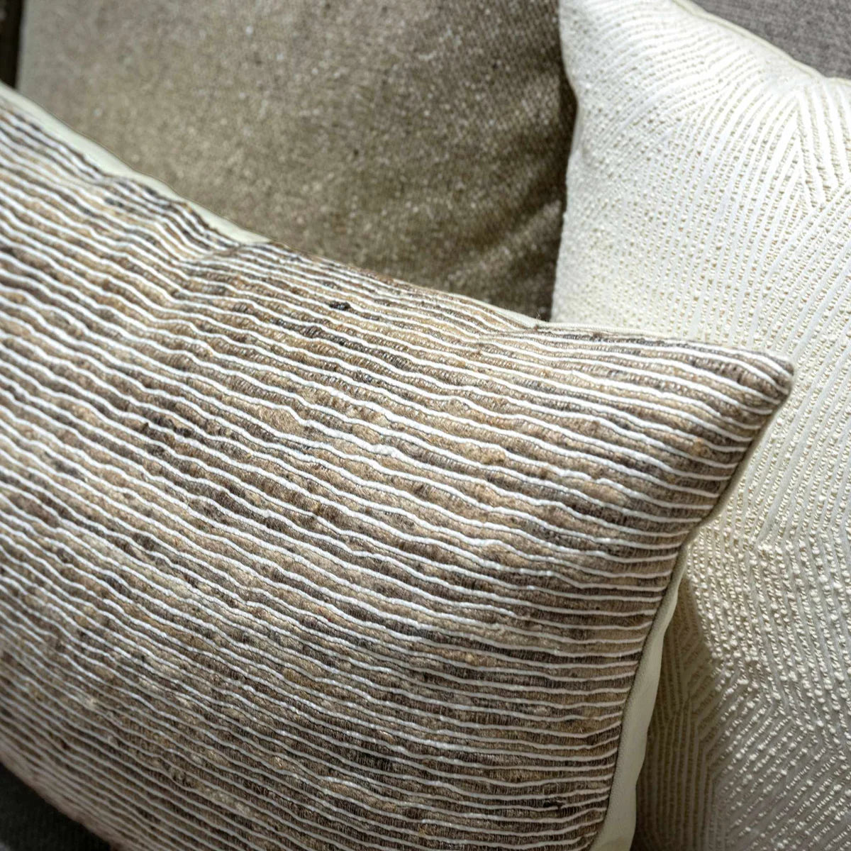 Sierkussencombinatie – Taupe/ecru