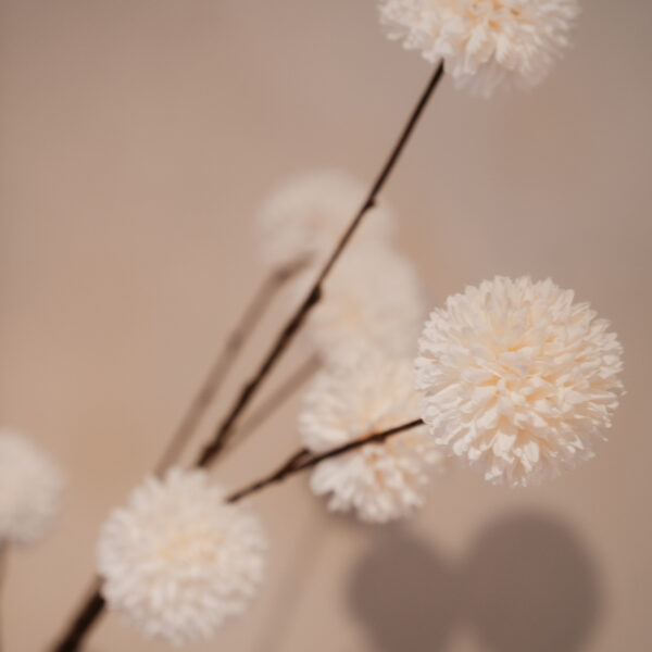 Kunsttak pompom spray M White